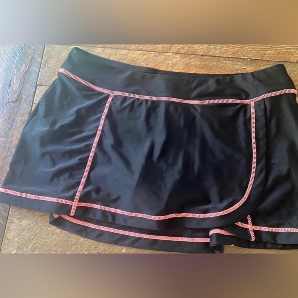 Women’s Skirt (Size L)